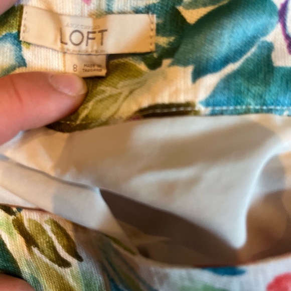 LOFT floral skirt with side zipper and full white lining. - Picture 2 of 7